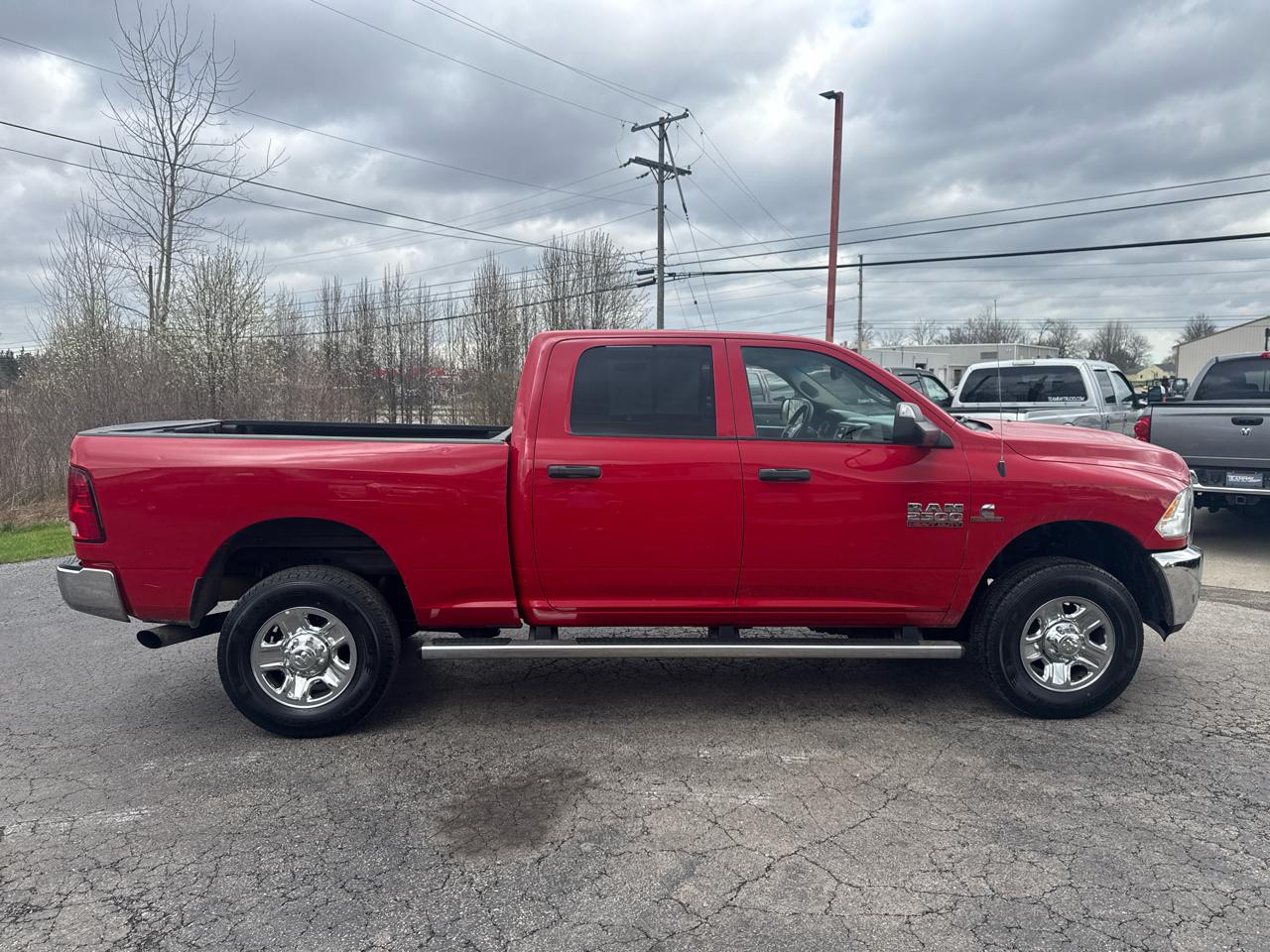 RAM 2500 Tradesman 4x4 Crew Cab 6'4" Box 2017