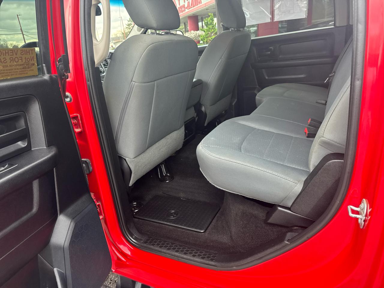 RAM 2500 Tradesman 4x4 Crew Cab 6'4" Box 2017