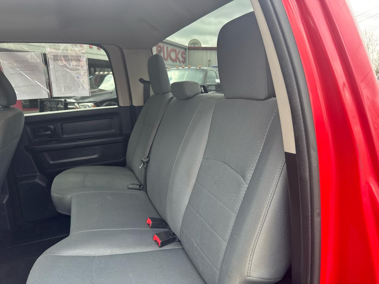 RAM 2500 Tradesman 4x4 Crew Cab 6'4" Box 2017