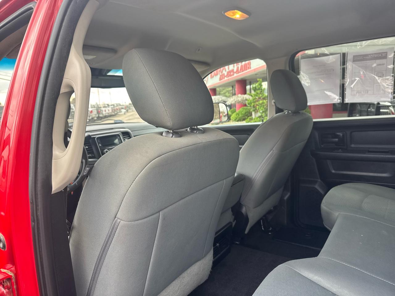 RAM 2500 Tradesman 4x4 Crew Cab 6'4" Box 2017