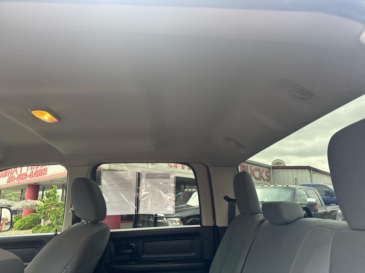 RAM 2500 Tradesman 4x4 Crew Cab 6'4" Box 2017