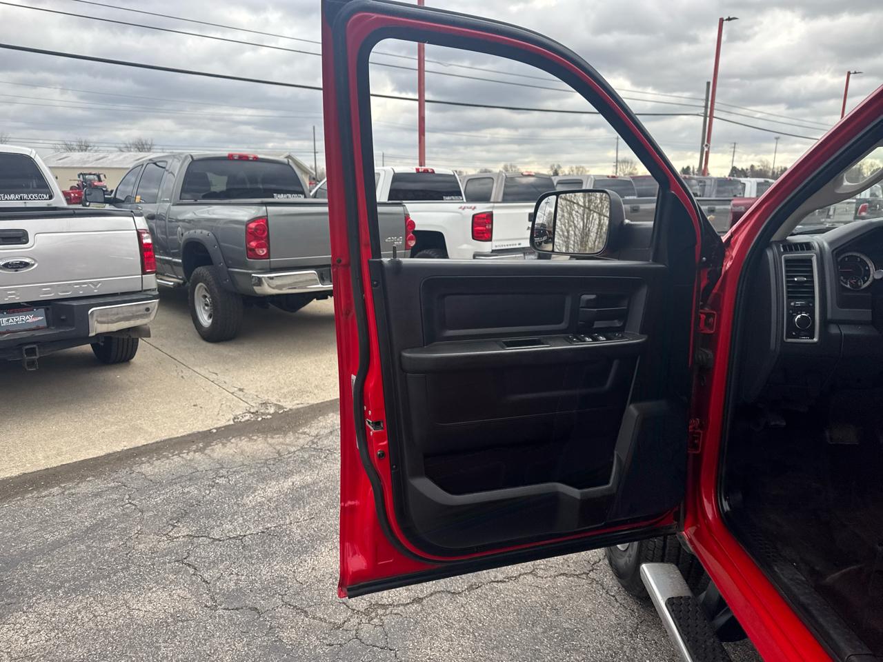 RAM 2500 Tradesman 4x4 Crew Cab 6'4" Box 2017