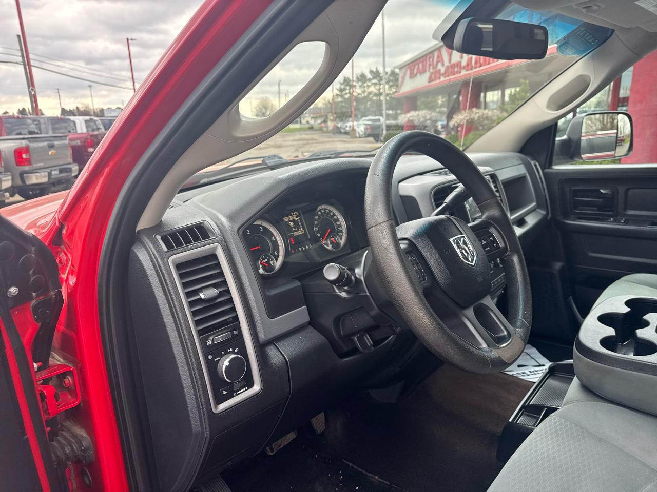 RAM 2500 Tradesman 4x4 Crew Cab 6'4" Box 2017