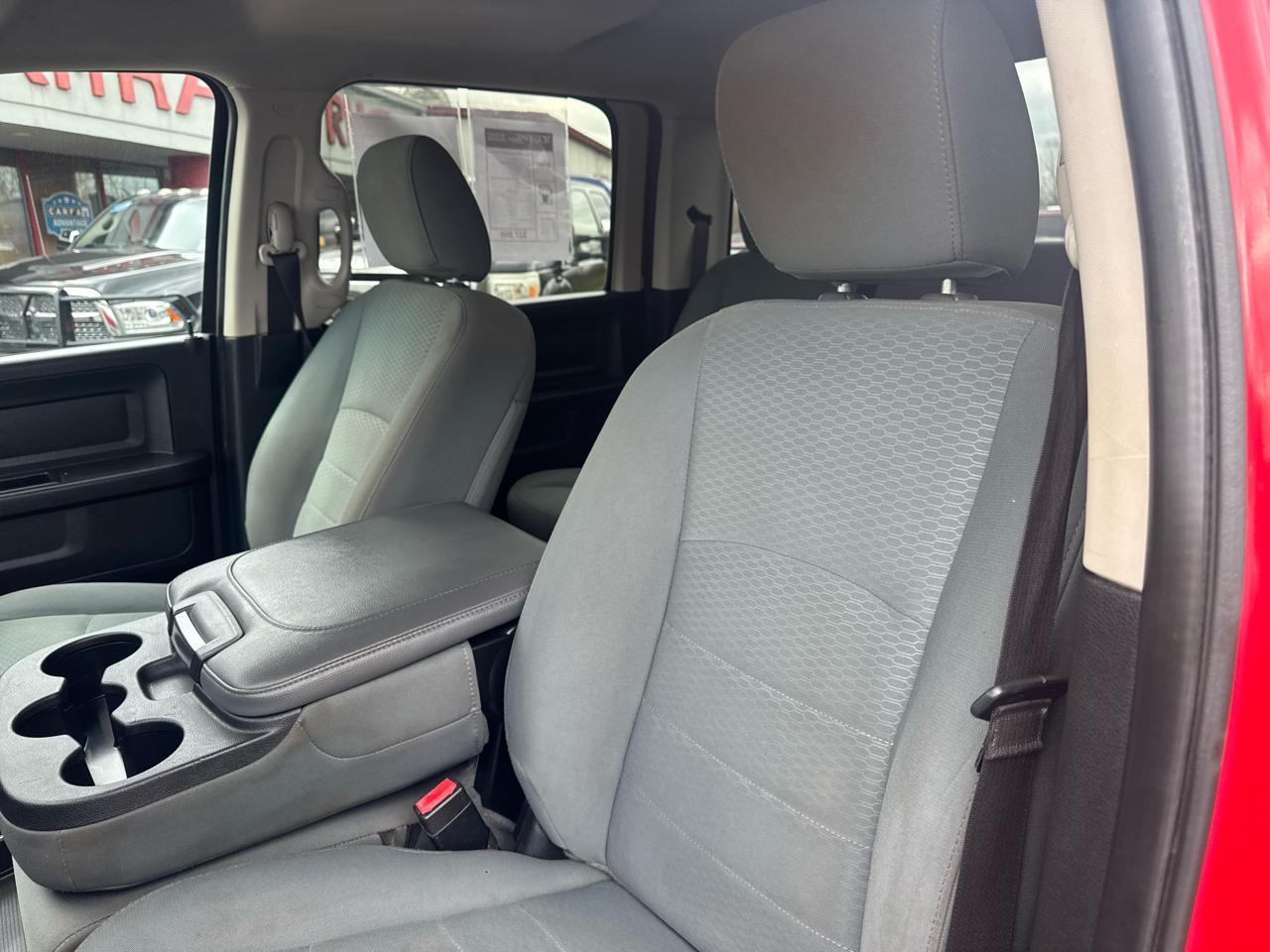 RAM 2500 Tradesman 4x4 Crew Cab 6'4" Box 2017