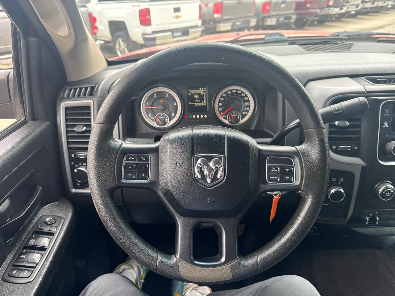 RAM 2500 Tradesman 4x4 Crew Cab 6'4" Box 2017