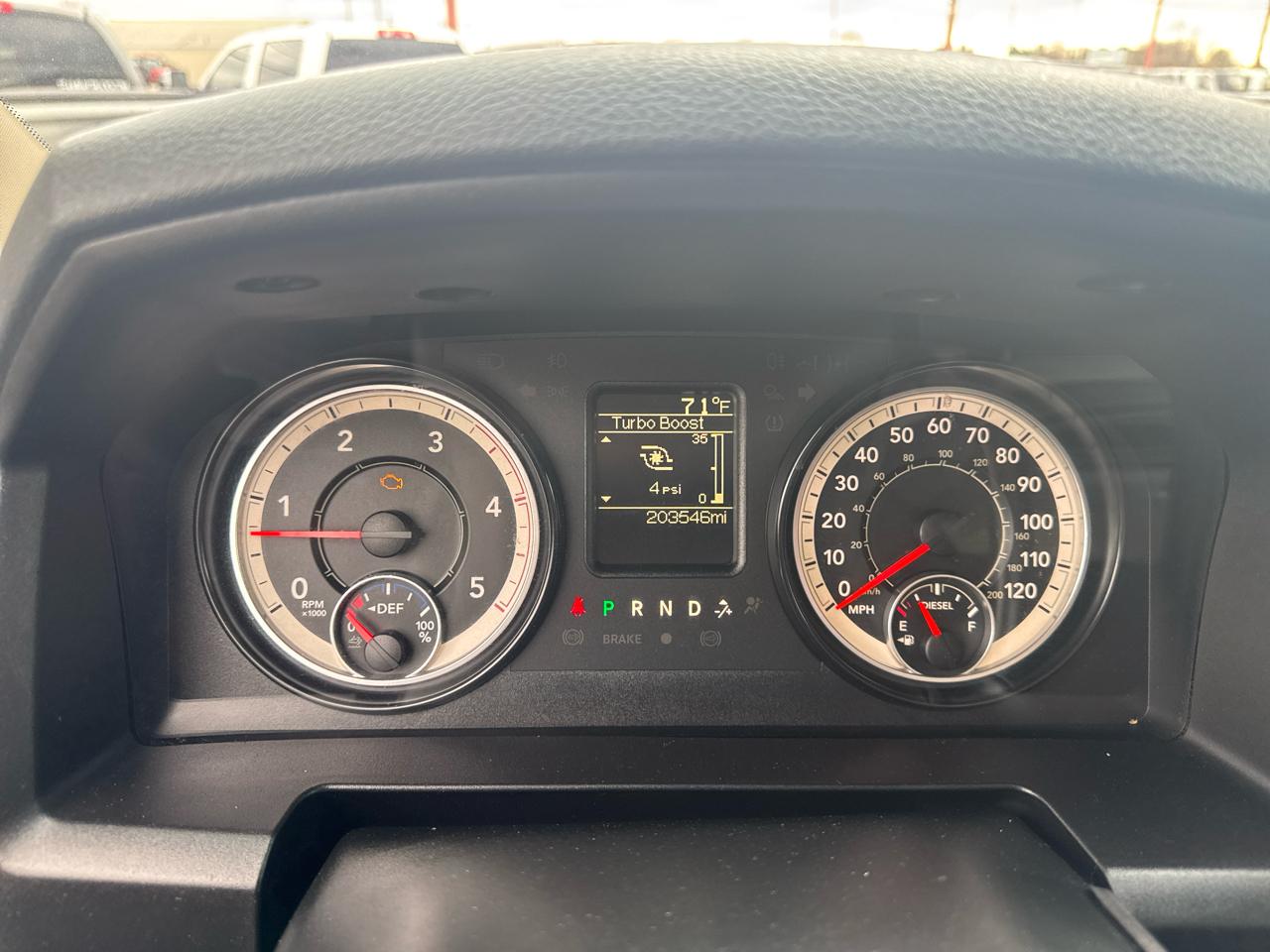 RAM 2500 Tradesman 4x4 Crew Cab 6'4" Box 2017