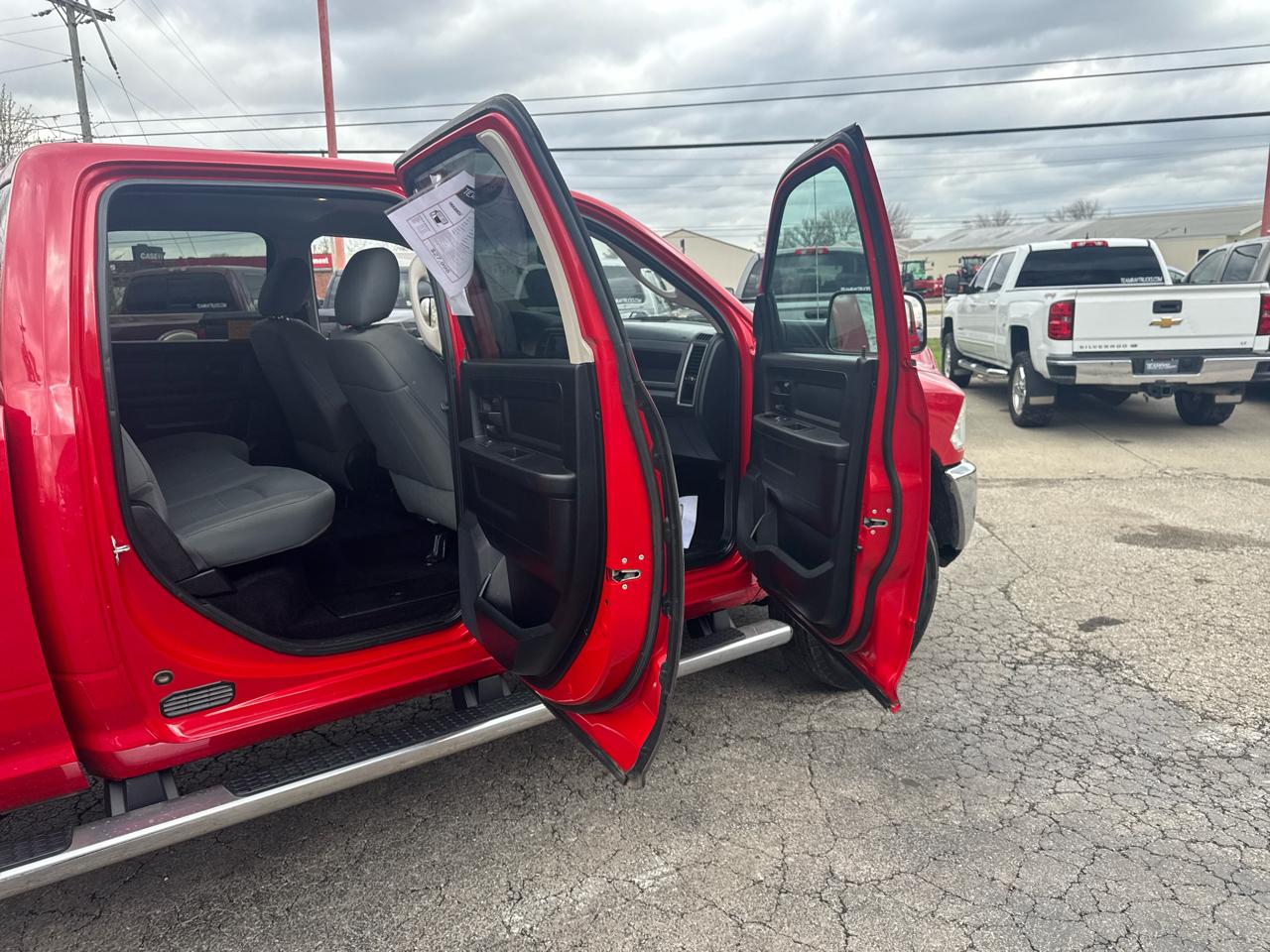 RAM 2500 Tradesman 4x4 Crew Cab 6'4" Box 2017