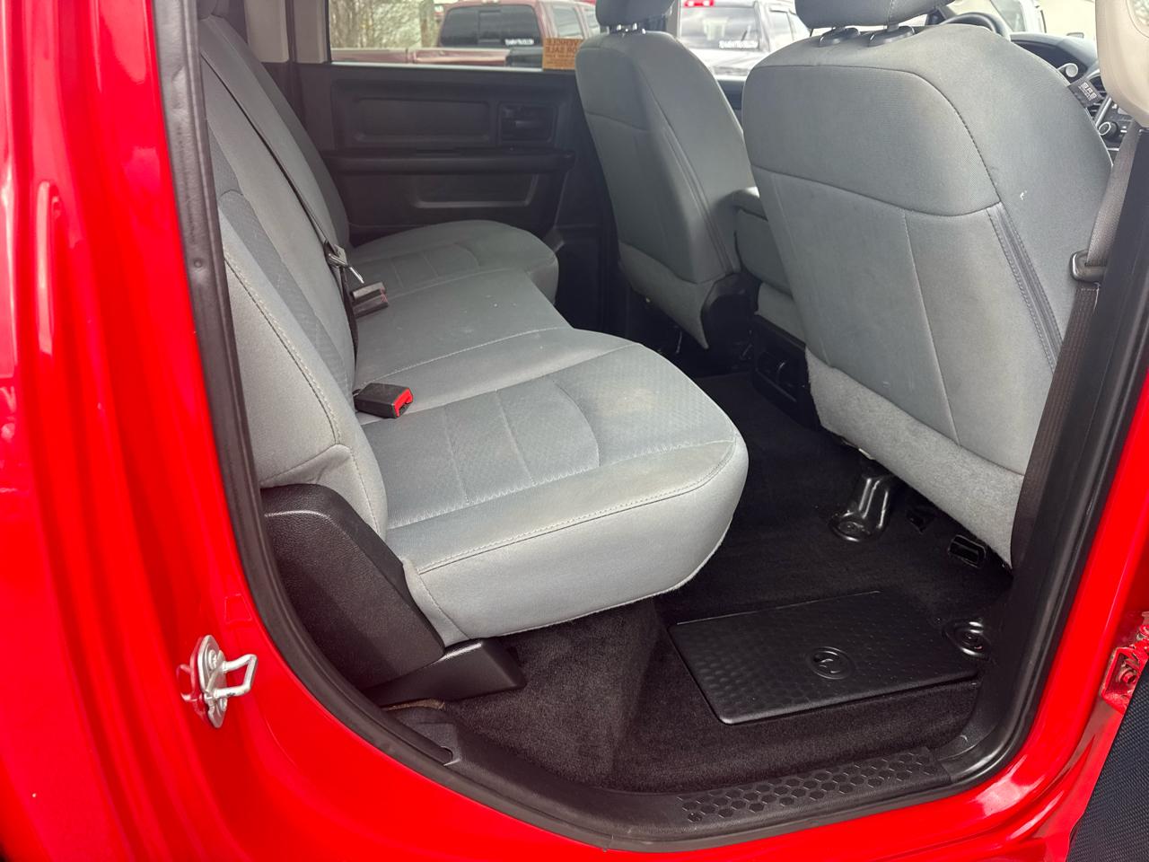 RAM 2500 Tradesman 4x4 Crew Cab 6'4" Box 2017