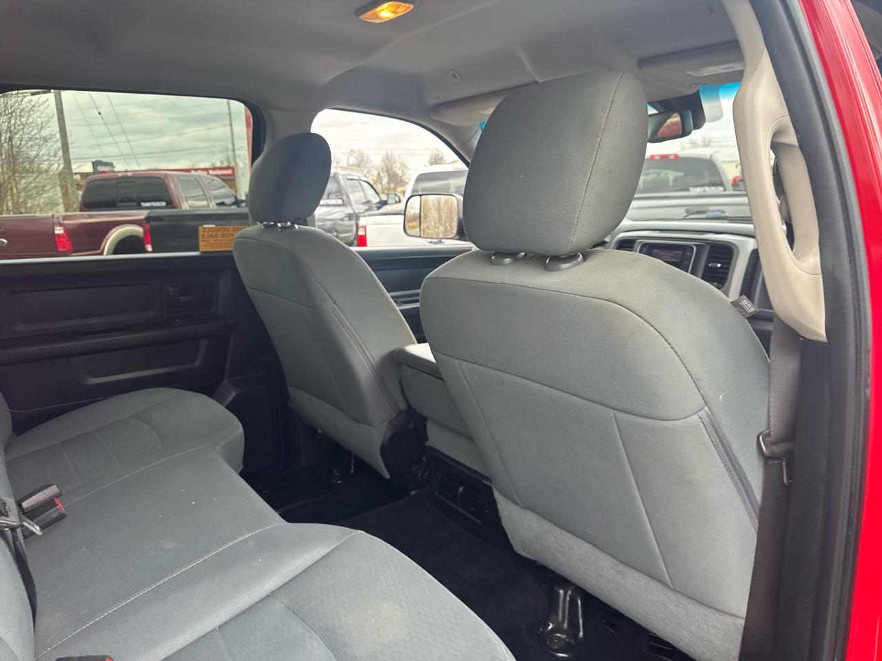 RAM 2500 Tradesman 4x4 Crew Cab 6'4" Box 2017