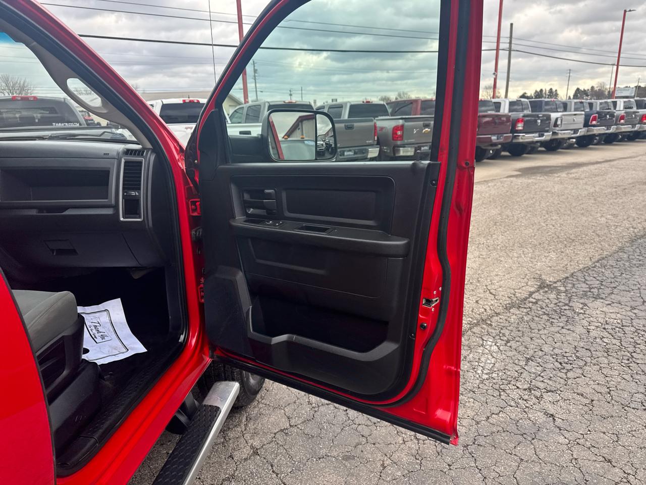 RAM 2500 Tradesman 4x4 Crew Cab 6'4" Box 2017