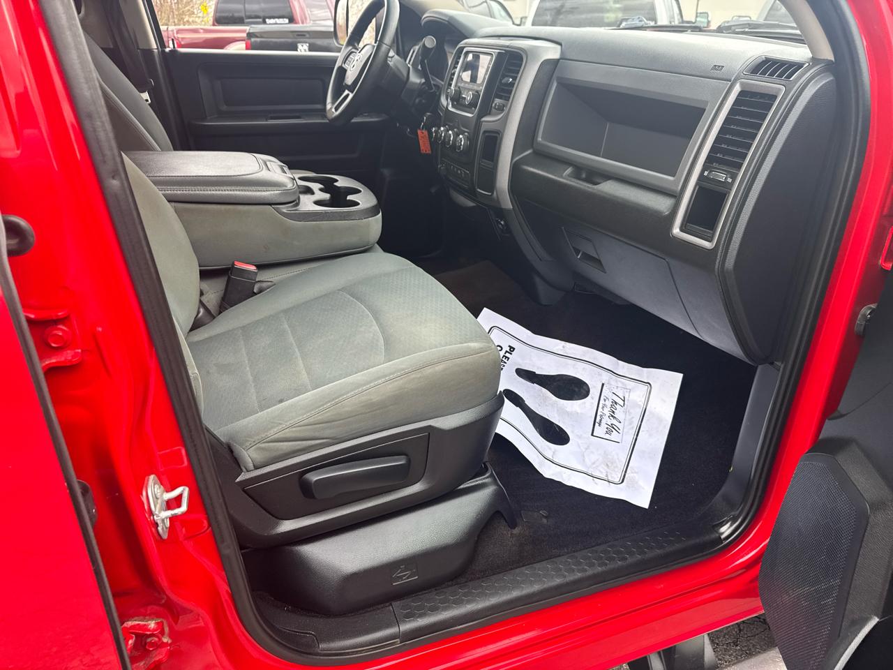 RAM 2500 Tradesman 4x4 Crew Cab 6'4" Box 2017