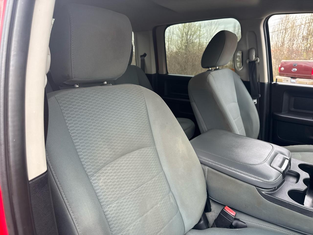 RAM 2500 Tradesman 4x4 Crew Cab 6'4" Box 2017