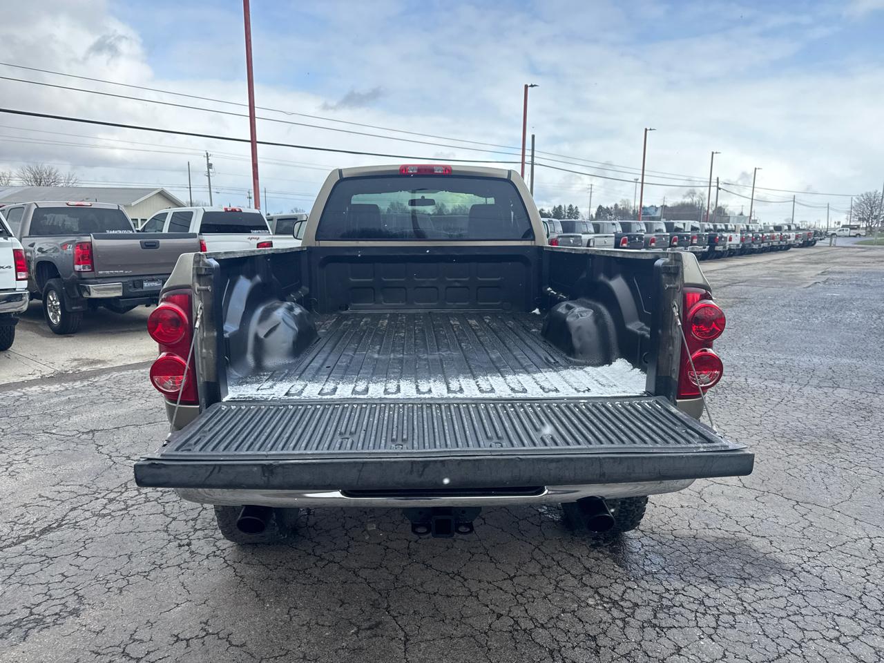Dodge Ram 2500 4WD Reg Cab 140.5" ST 2007