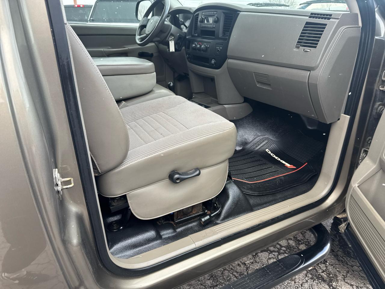 Dodge Ram 2500 4WD Reg Cab 140.5" ST 2007