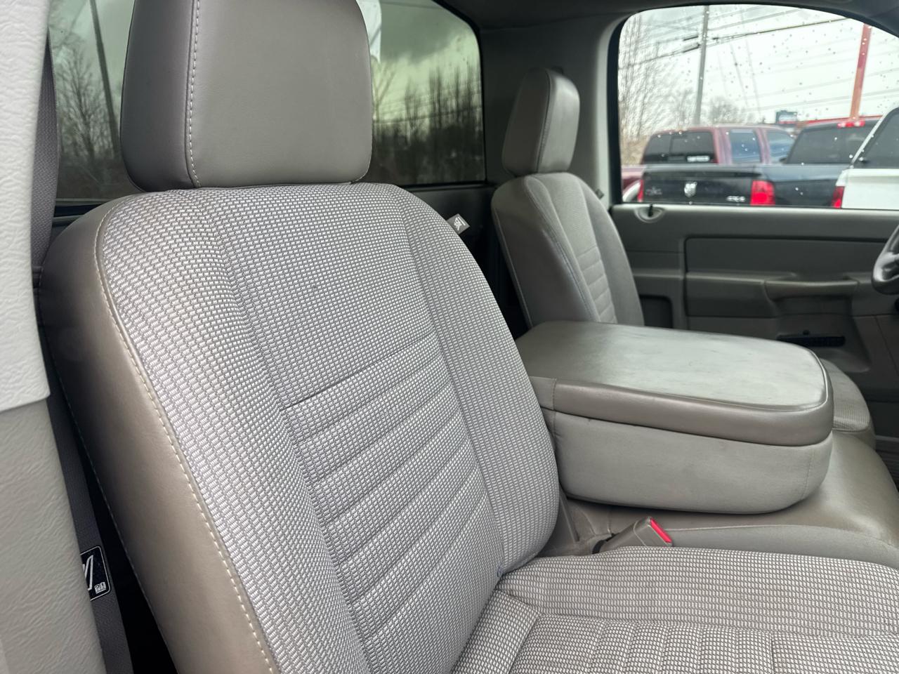 Dodge Ram 2500 4WD Reg Cab 140.5" ST 2007