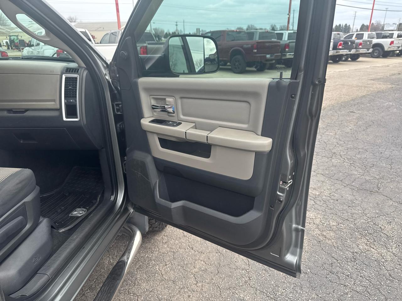 RAM 2500 4WD Crew Cab 149" Big Horn 2011