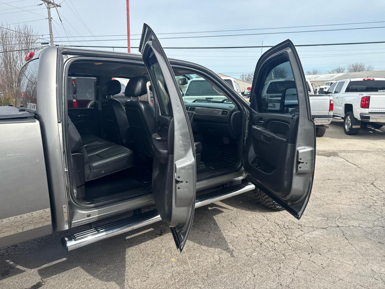 Chevrolet Silverado 2500HD 4WD Crew Cab 153.7" LTZ 2012