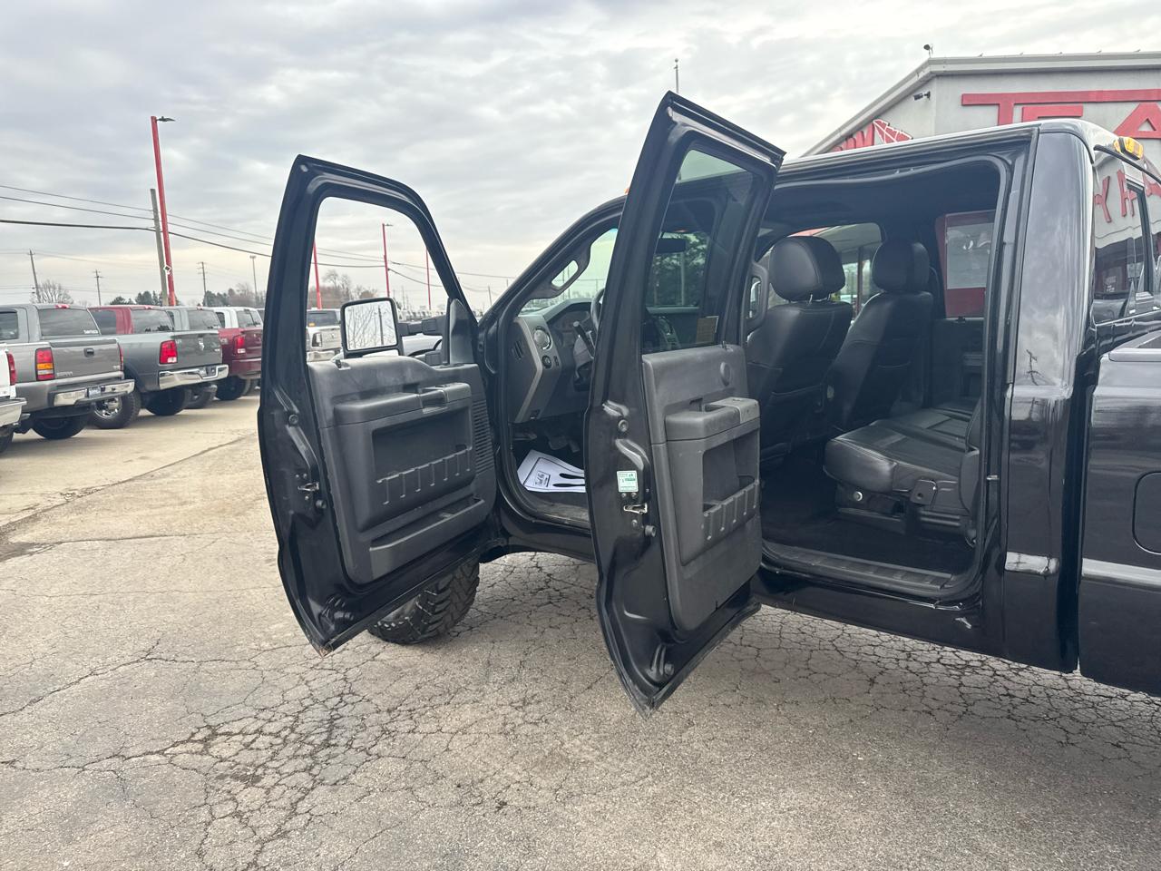 Ford Super Duty F-350 DRW 4WD Crew Cab 172" Lariat 2012