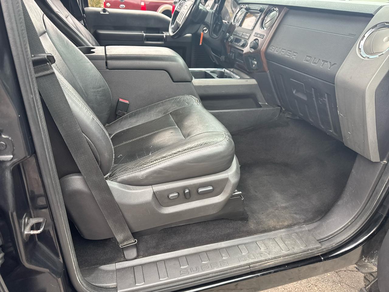 Ford Super Duty F-350 DRW 4WD Crew Cab 172" Lariat 2012