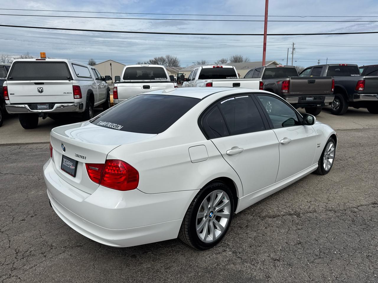BMW 3 Series 4dr Sdn 328i xDrive AWD SULEV South Africa 2011