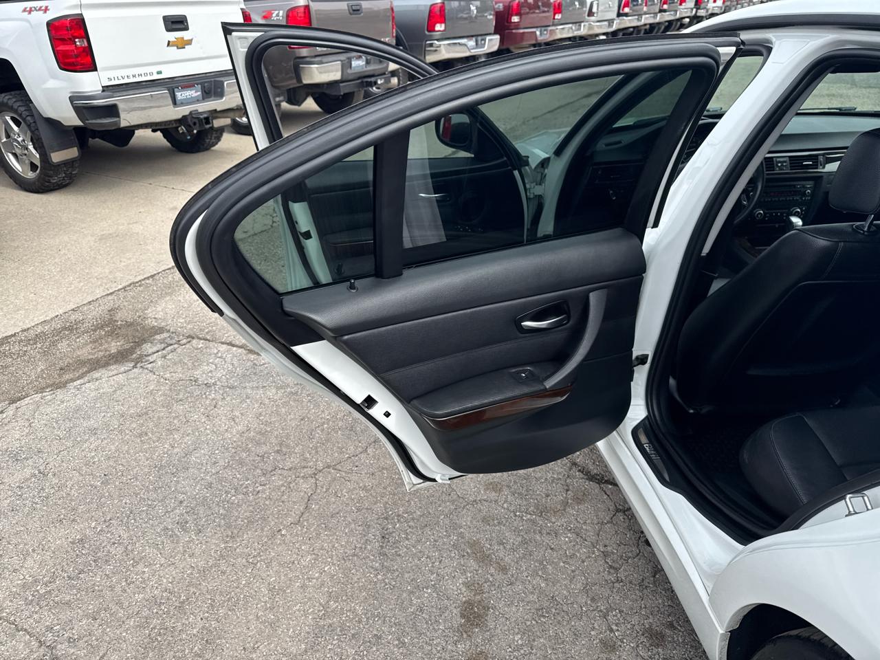 BMW 3 Series 4dr Sdn 328i xDrive AWD SULEV South Africa 2011