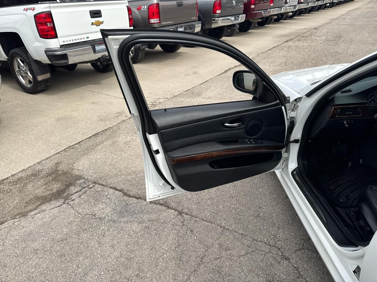 BMW 3 Series 4dr Sdn 328i xDrive AWD SULEV South Africa 2011