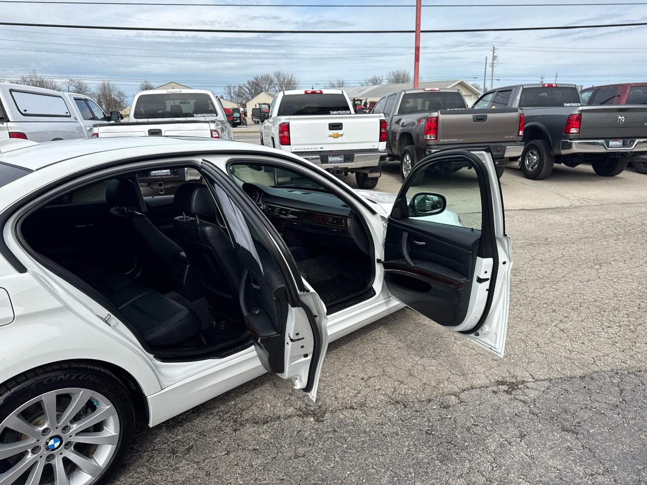 BMW 3 Series 4dr Sdn 328i xDrive AWD SULEV South Africa 2011