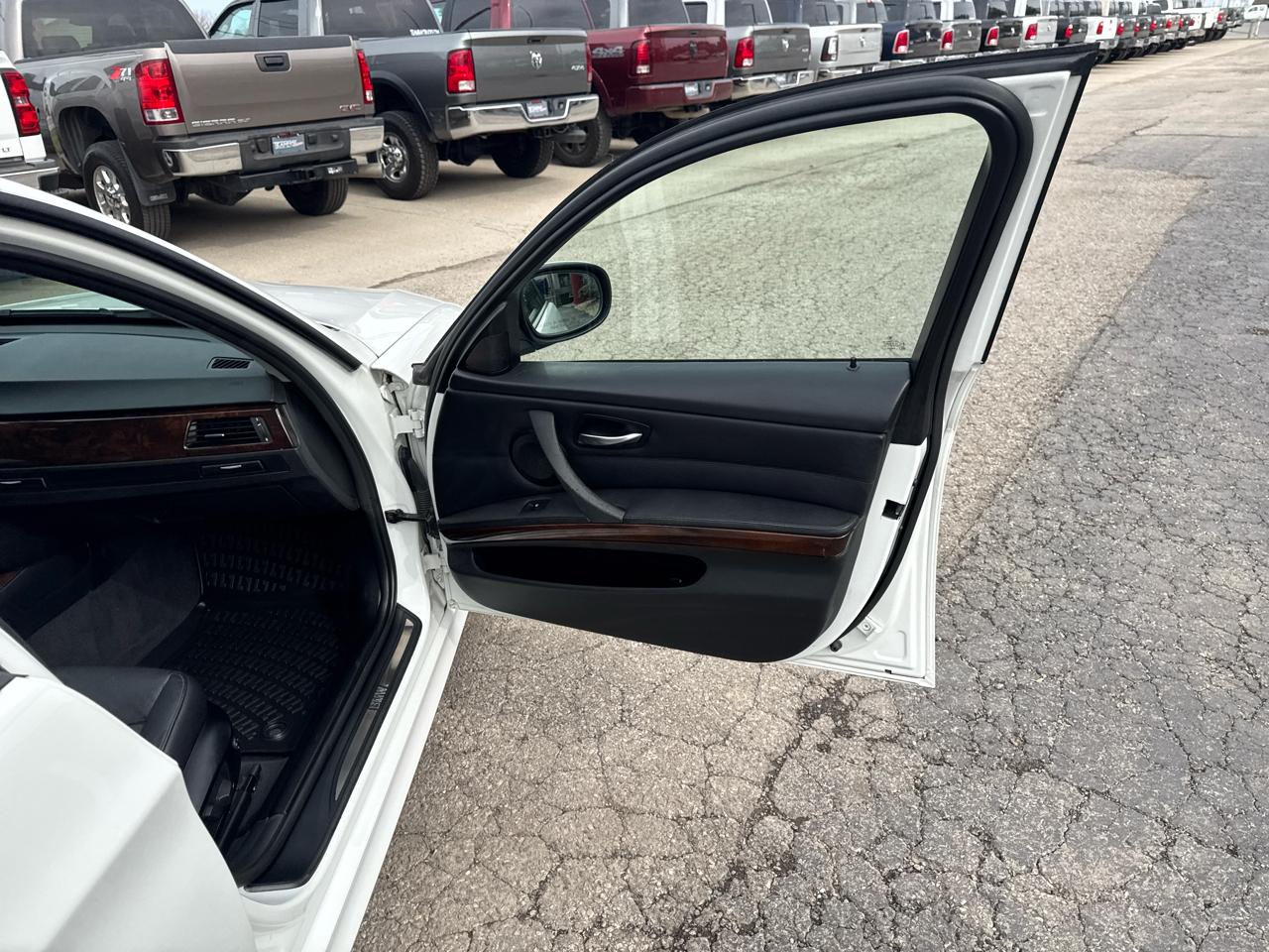 BMW 3 Series 4dr Sdn 328i xDrive AWD SULEV South Africa 2011