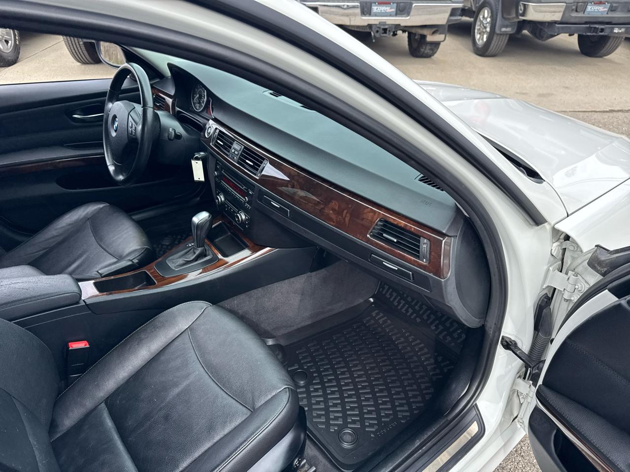 BMW 3 Series 4dr Sdn 328i xDrive AWD SULEV South Africa 2011