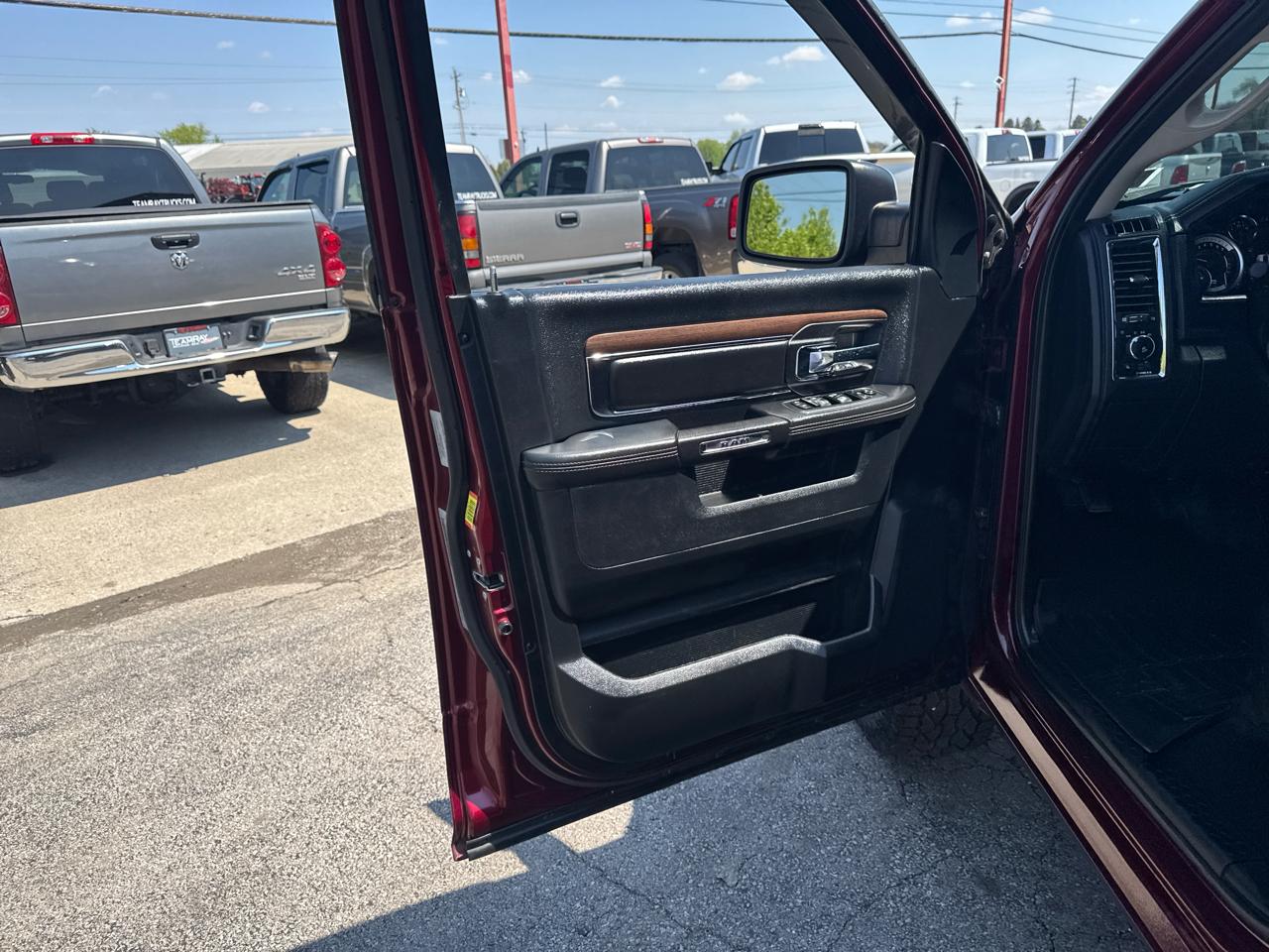 RAM 1500 Laramie 4x4 Crew Cab 5'7" Box 2017