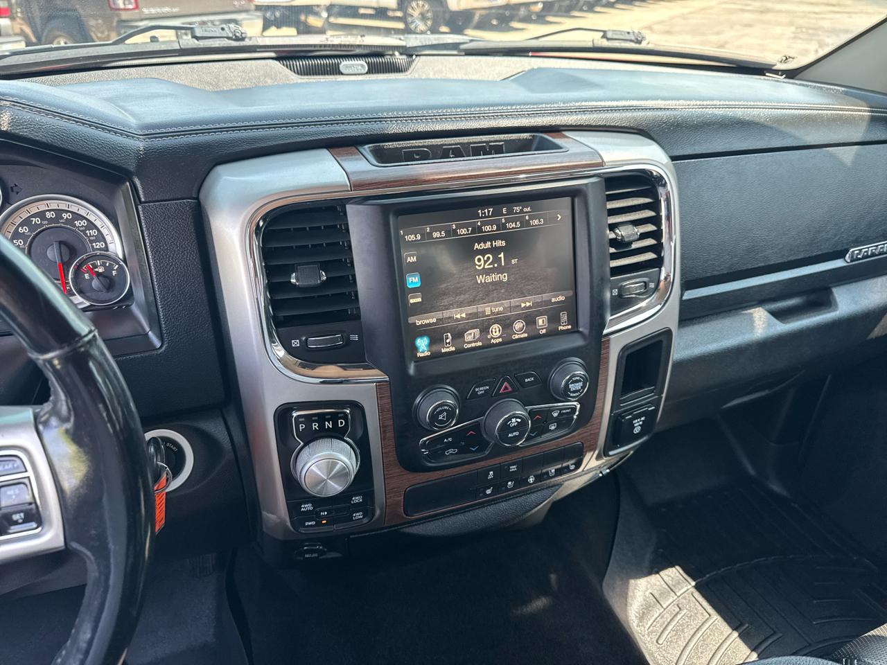 RAM 1500 Laramie 4x4 Crew Cab 5'7" Box 2017