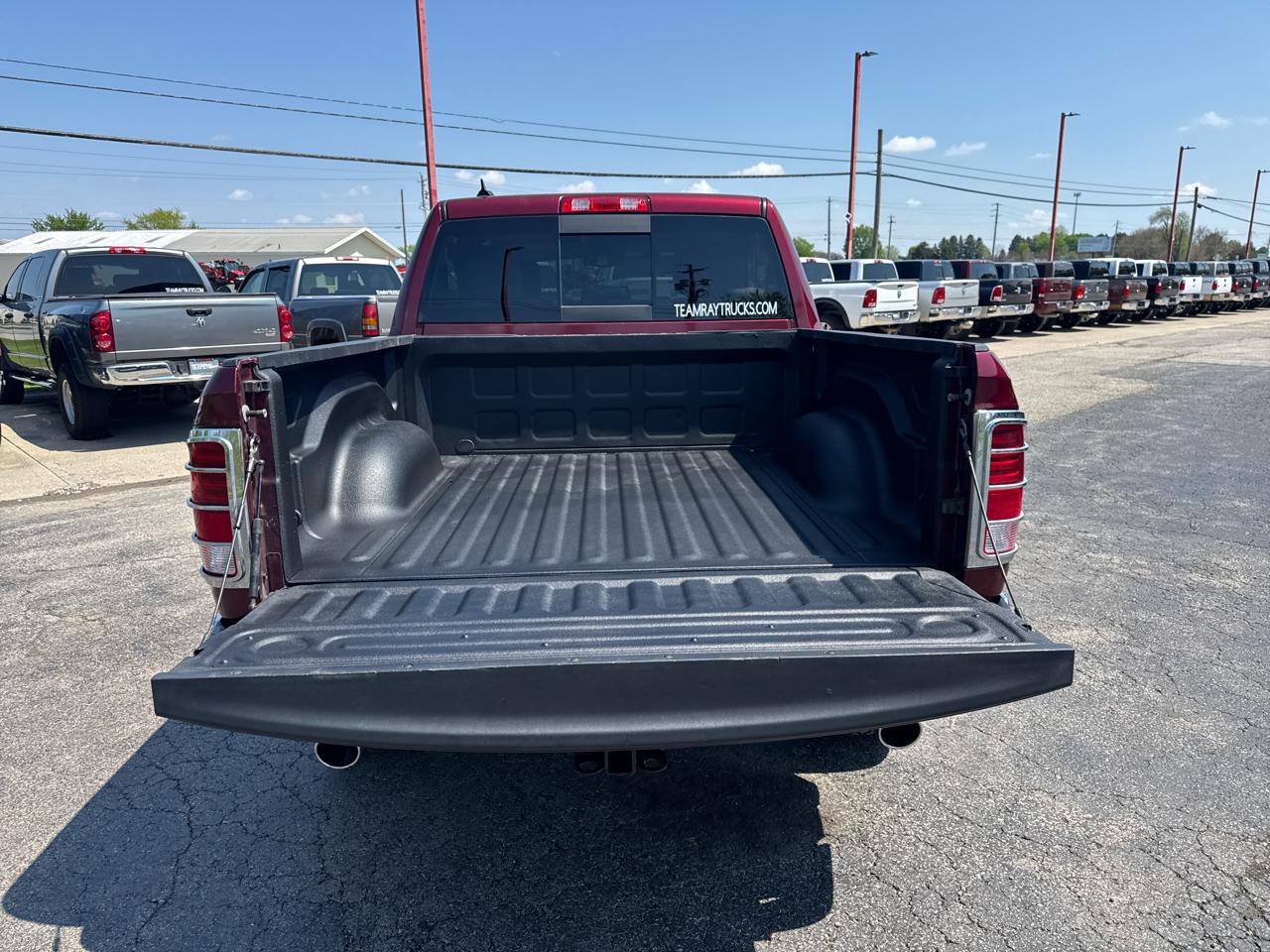 RAM 1500 Laramie 4x4 Crew Cab 5'7" Box 2017