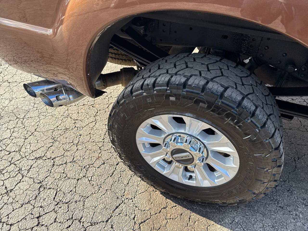 Ford Super Duty F-250 SRW 4WD Crew Cab 156" Lariat 2011