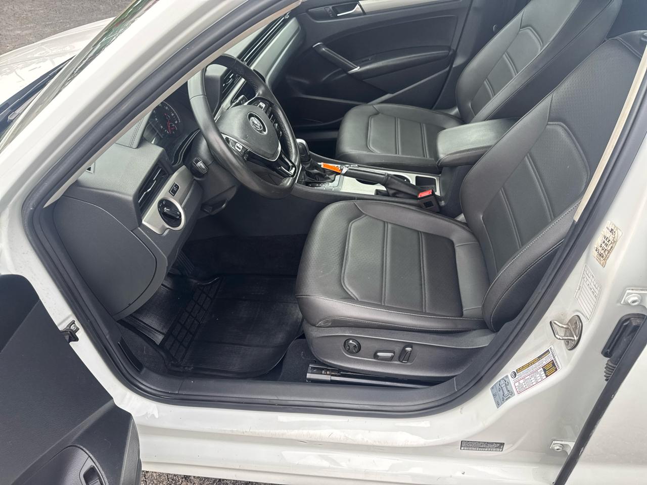 Volkswagen Passat 2.0T SE Auto 2021