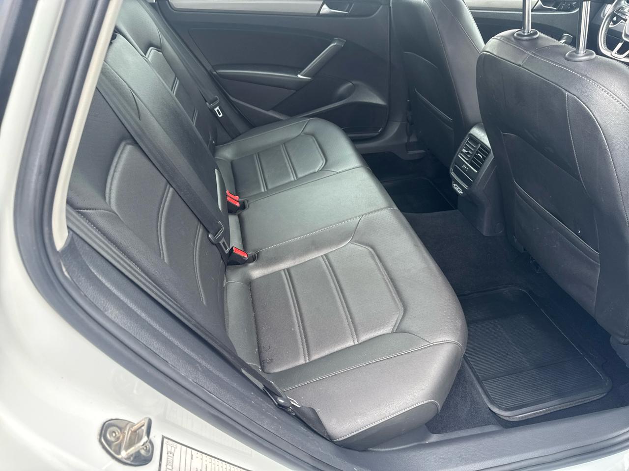 Volkswagen Passat 2.0T SE Auto 2021