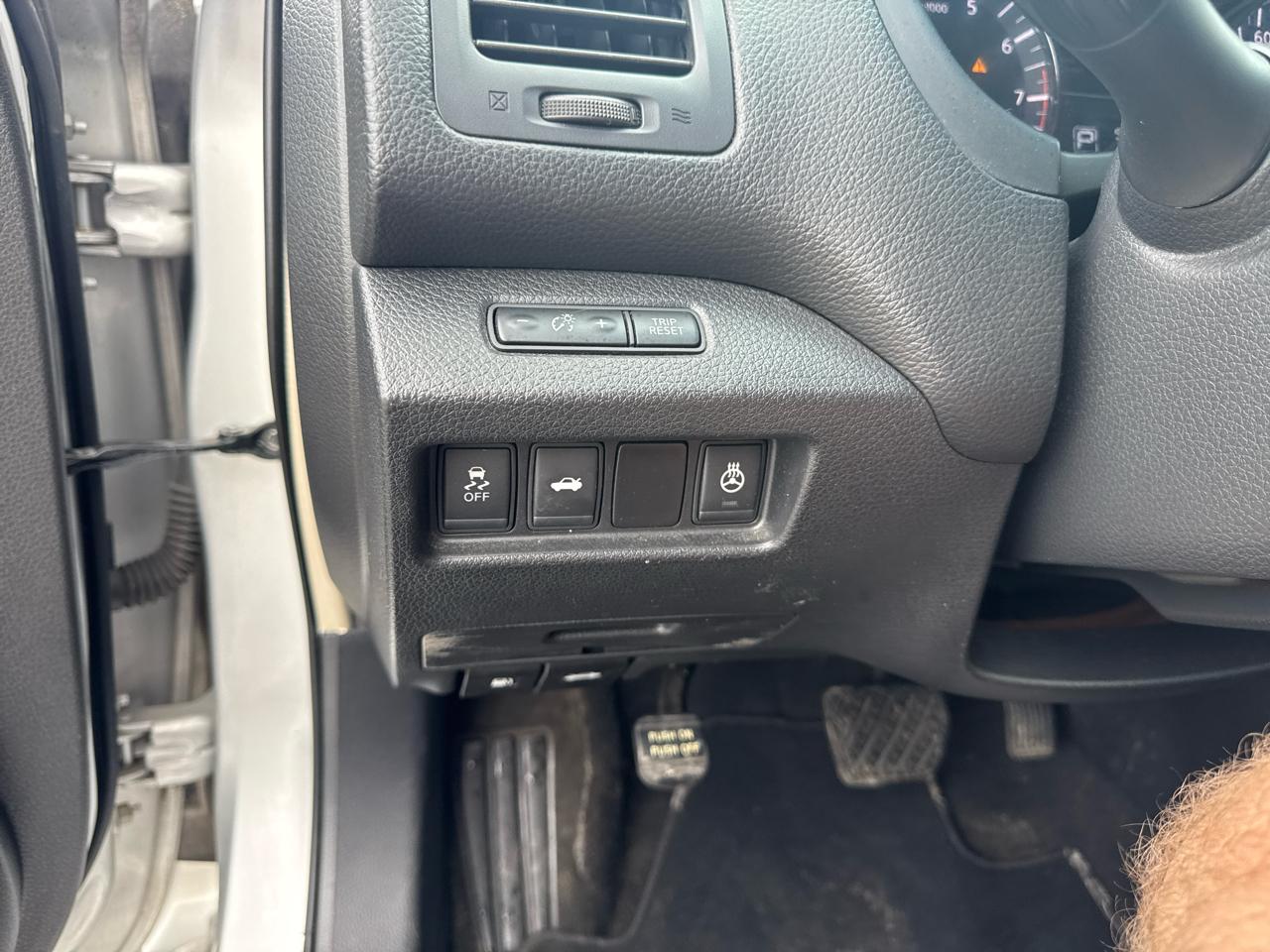 Nissan Altima 4dr Sdn I4 2.5 SL 2013