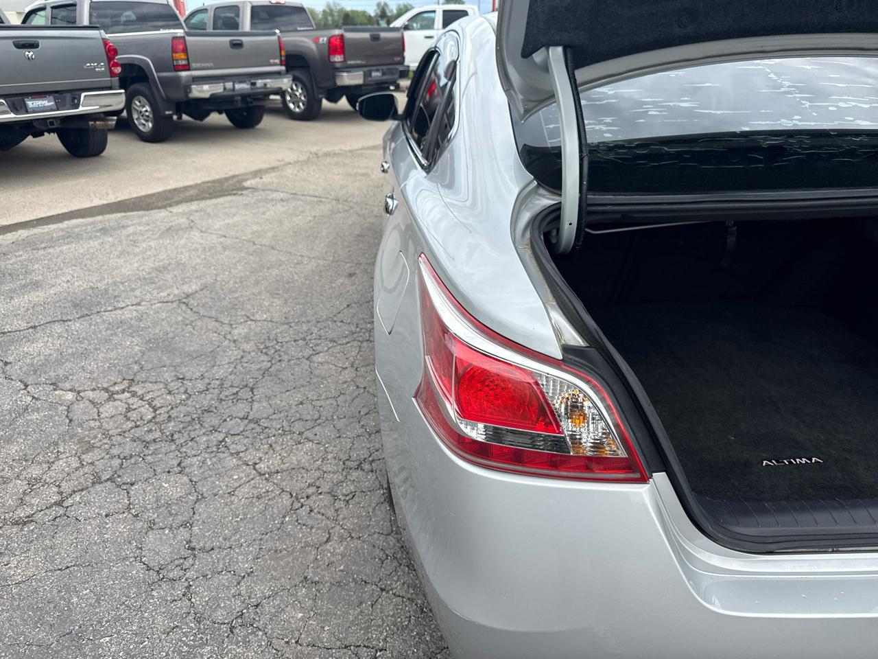 Nissan Altima 4dr Sdn I4 2.5 SL 2013