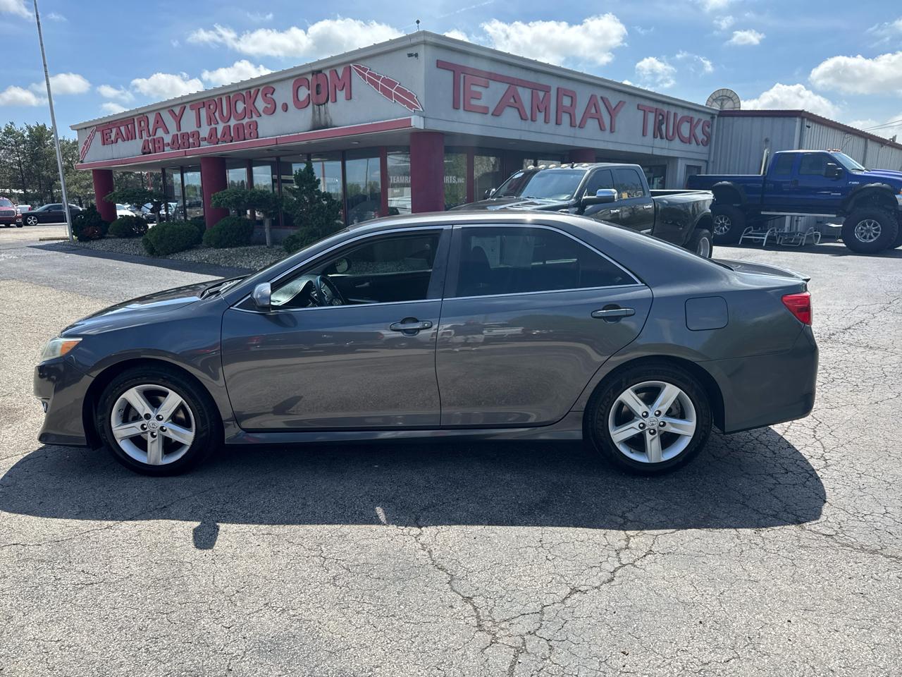 Toyota Camry 4dr Sdn I4 Auto XLE (Natl) 2013
