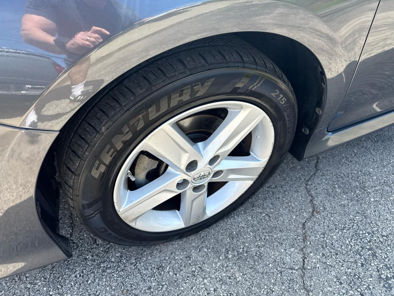 Toyota Camry 4dr Sdn I4 Auto XLE (Natl) 2013