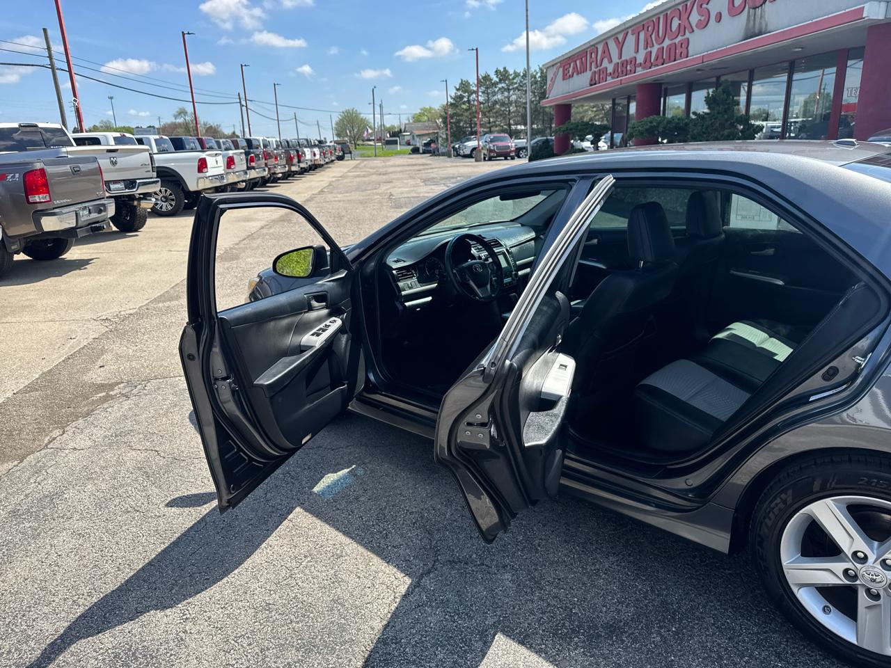 Toyota Camry 4dr Sdn I4 Auto XLE (Natl) 2013