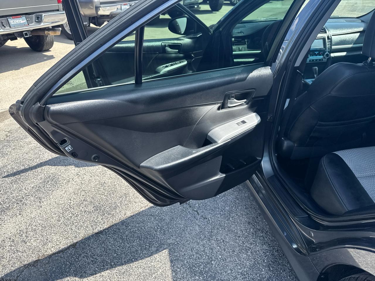 Toyota Camry 4dr Sdn I4 Auto XLE (Natl) 2013