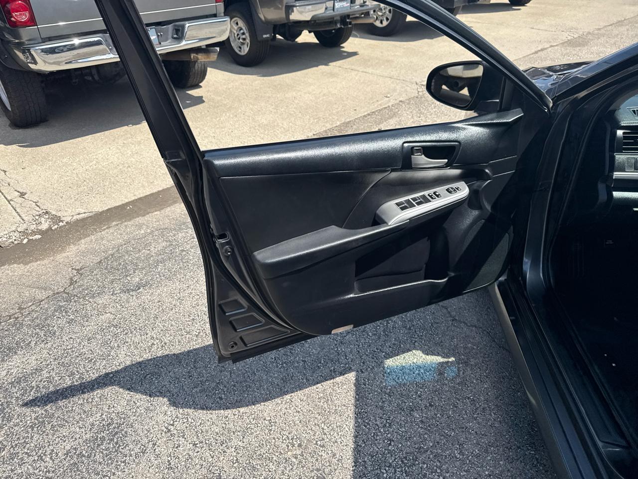 Toyota Camry 4dr Sdn I4 Auto XLE (Natl) 2013