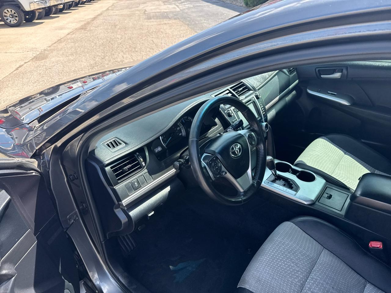 Toyota Camry 4dr Sdn I4 Auto XLE (Natl) 2013