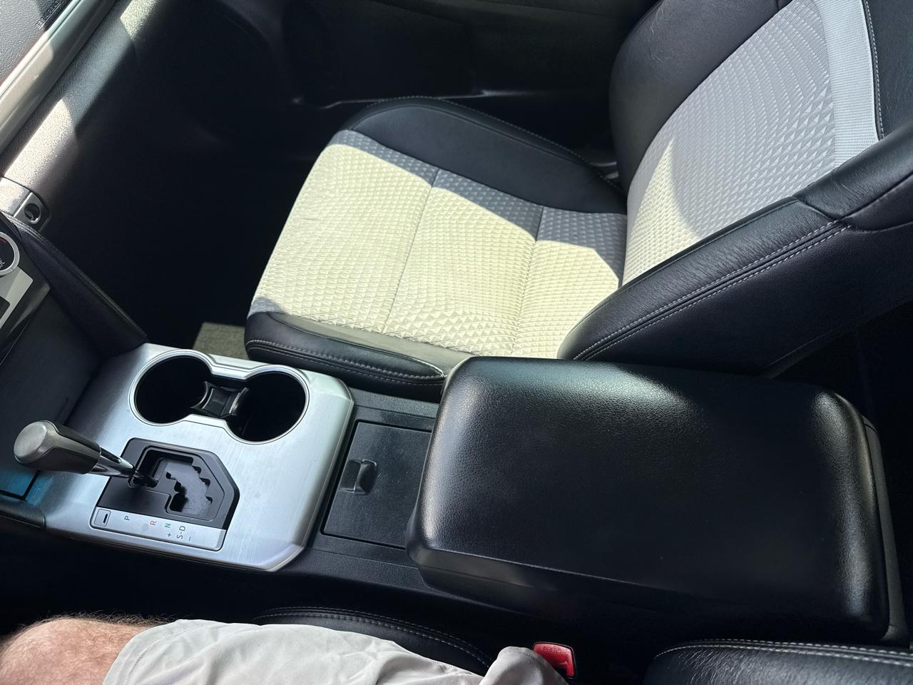 Toyota Camry 4dr Sdn I4 Auto XLE (Natl) 2013