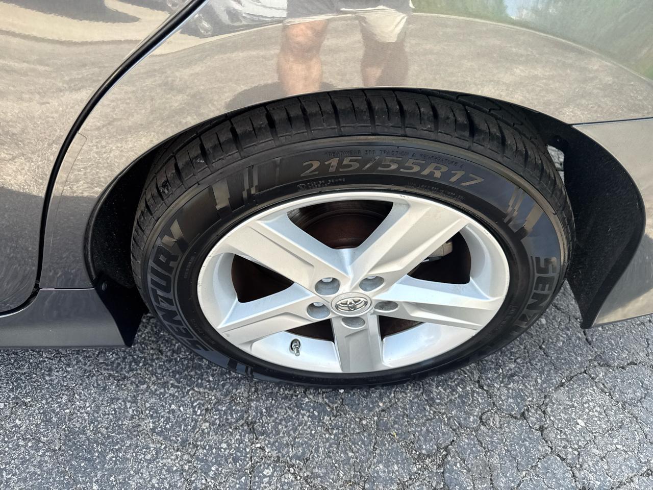 Toyota Camry 4dr Sdn I4 Auto XLE (Natl) 2013