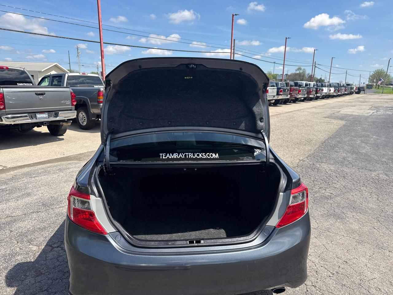 Toyota Camry 4dr Sdn I4 Auto XLE (Natl) 2013