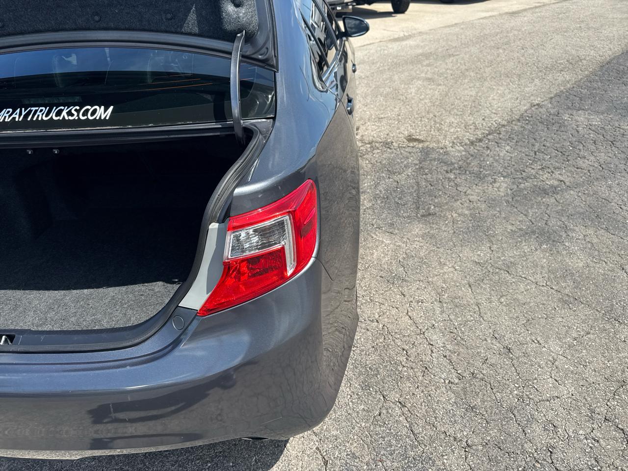 Toyota Camry 4dr Sdn I4 Auto XLE (Natl) 2013