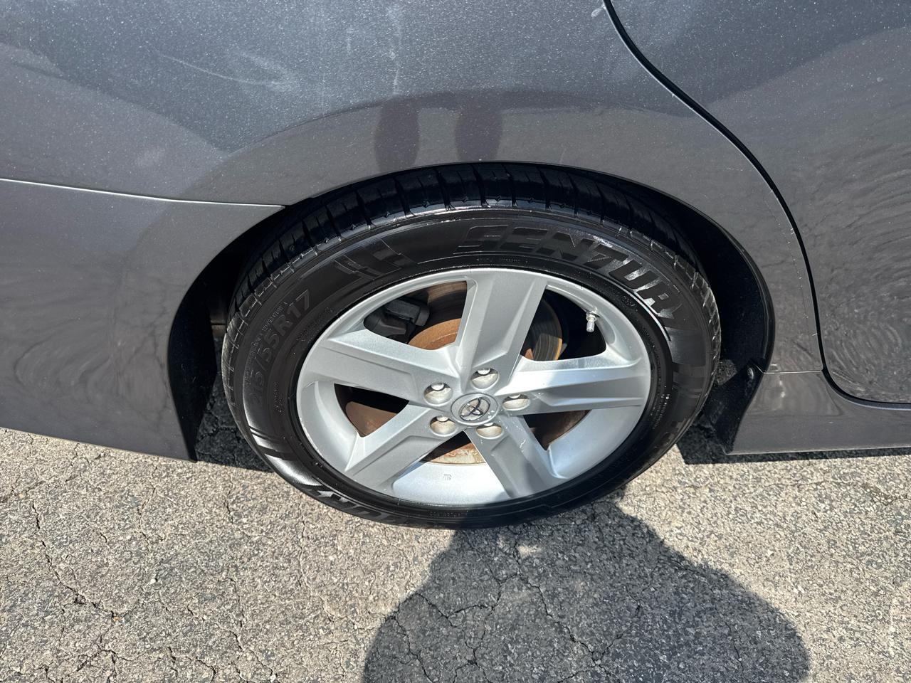 Toyota Camry 4dr Sdn I4 Auto XLE (Natl) 2013