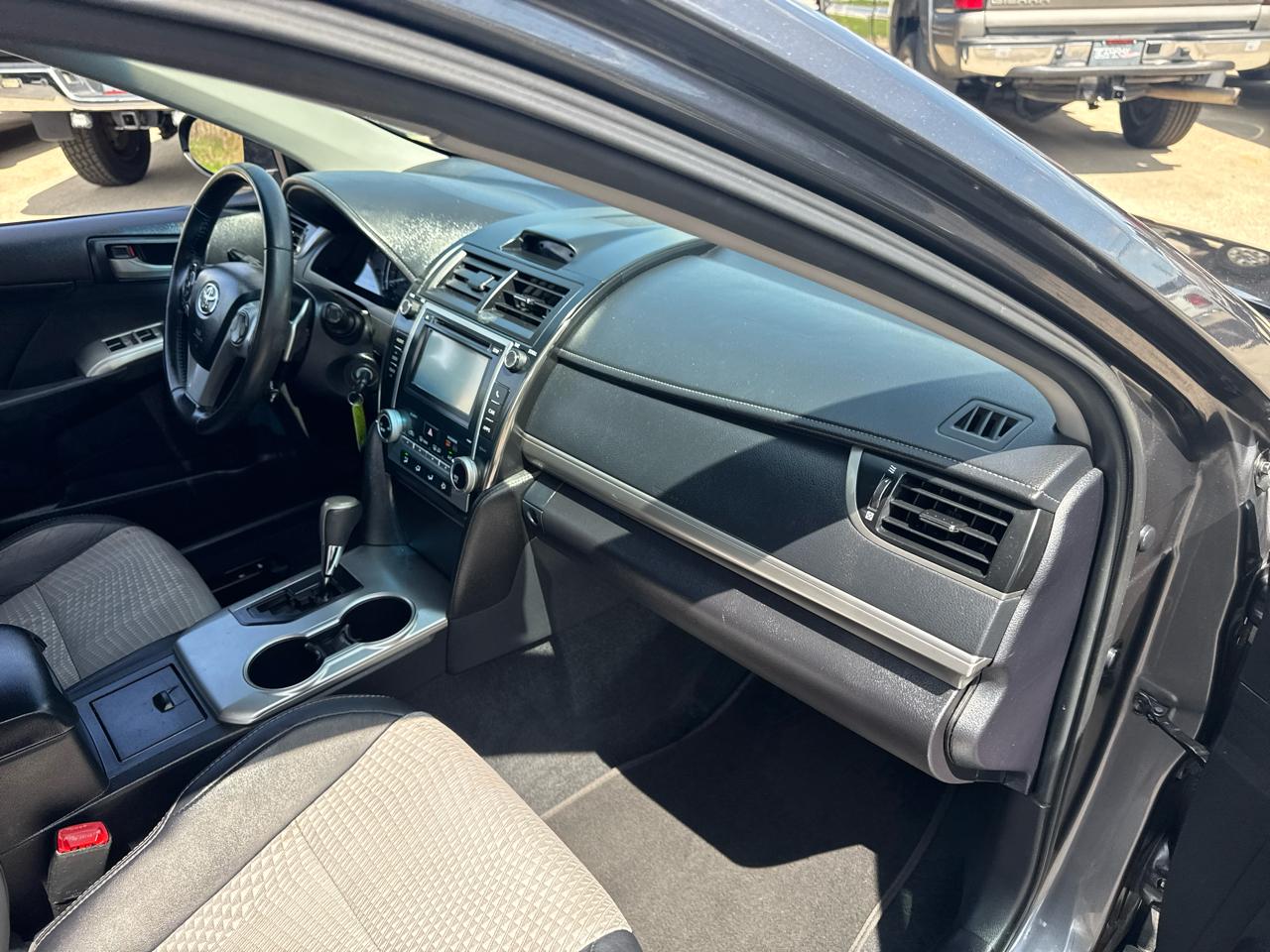 Toyota Camry 4dr Sdn I4 Auto XLE (Natl) 2013