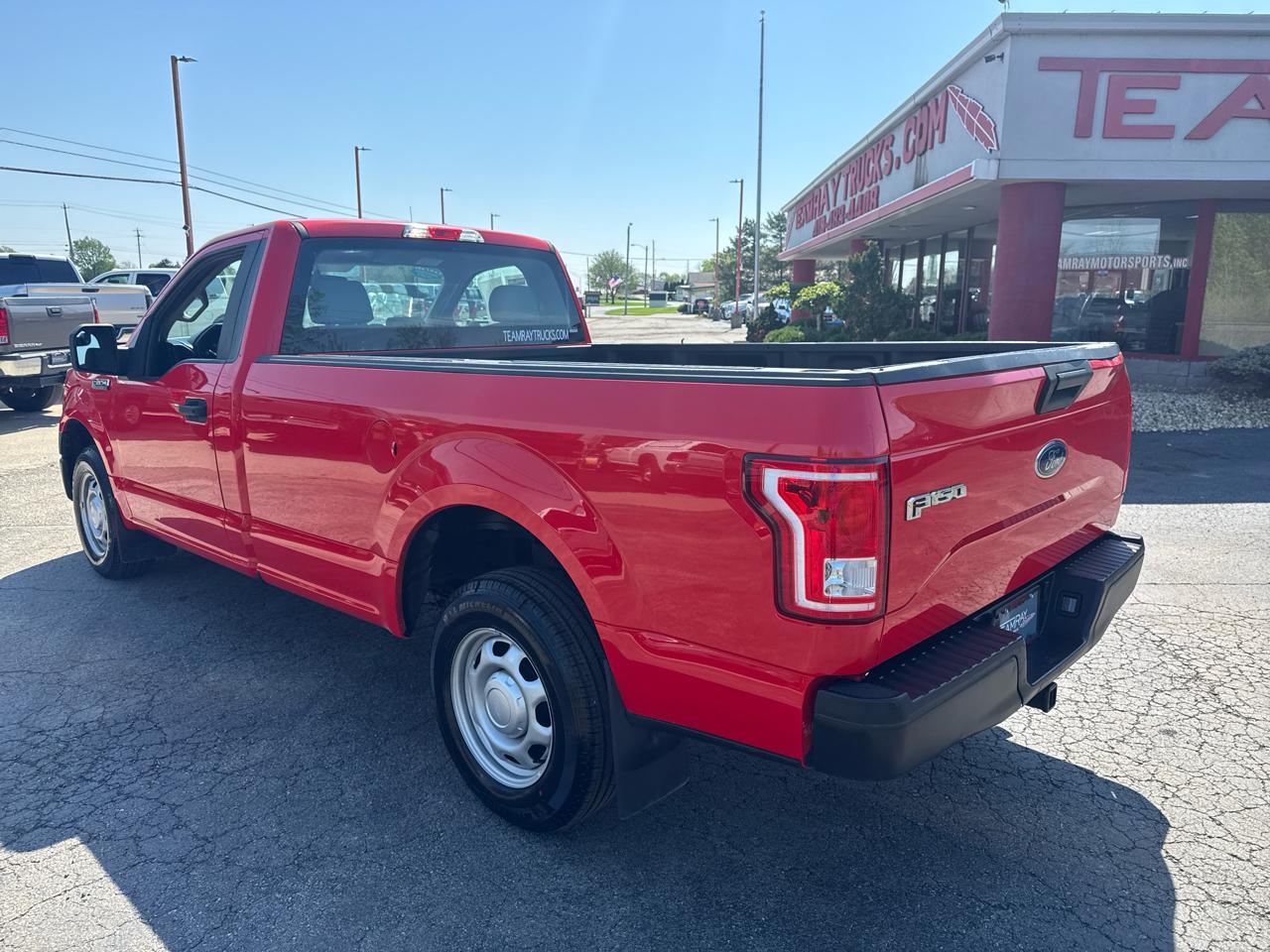 Ford F-150 XLT 2WD Reg Cab 8' Box 2017